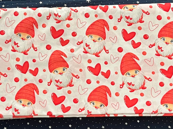 Cotton 100% Christmas - gnomes with hearts on a white back sprites